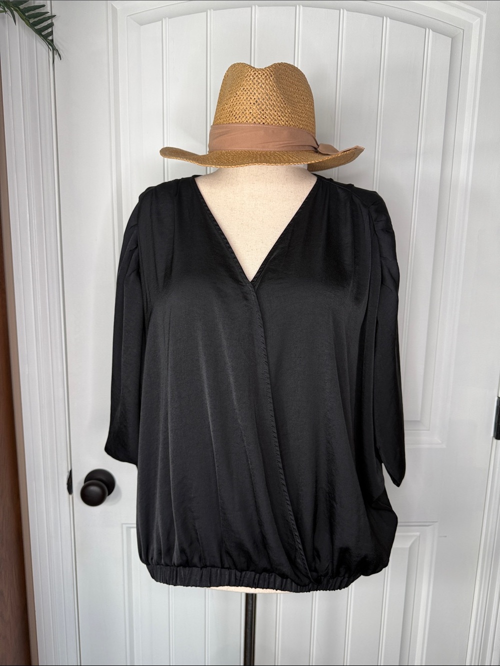 Vince Camuto Black V-Neck Satin Blouse - Women's Top Size XL